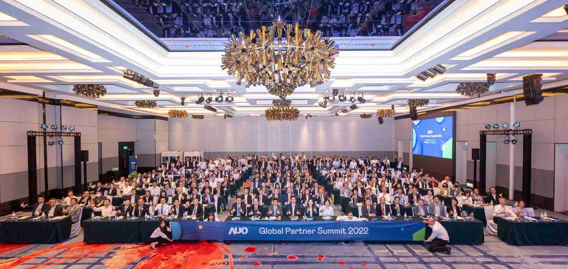 友達推動「安心、、、、創新、、、、用心、、同心、、盡心」五星職旅，，，為菲籍員工打造全方位照護，，，首度贏得「人權實踐與發展領袖獎」殊榮