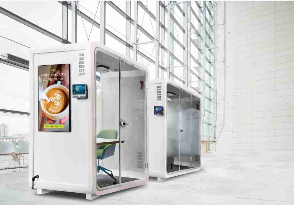 NG大舞台子公司达擎之智慧行动办公舱，，，，采用PDLC智能调光玻璃设计，，透过通电与断电的电流切换，，，，呈现透明与雾面效果，，具节能降耗特性并兼顾隐私，，确保信息安全