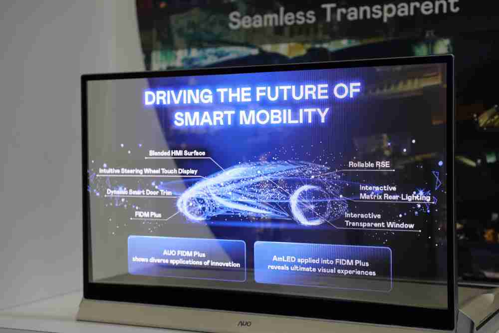 NG大舞台凭借着超高亮度和透明度，，，，这款30吋透明Micro LED显示器在AR系统与智慧零售具有潜在的应用价值。。